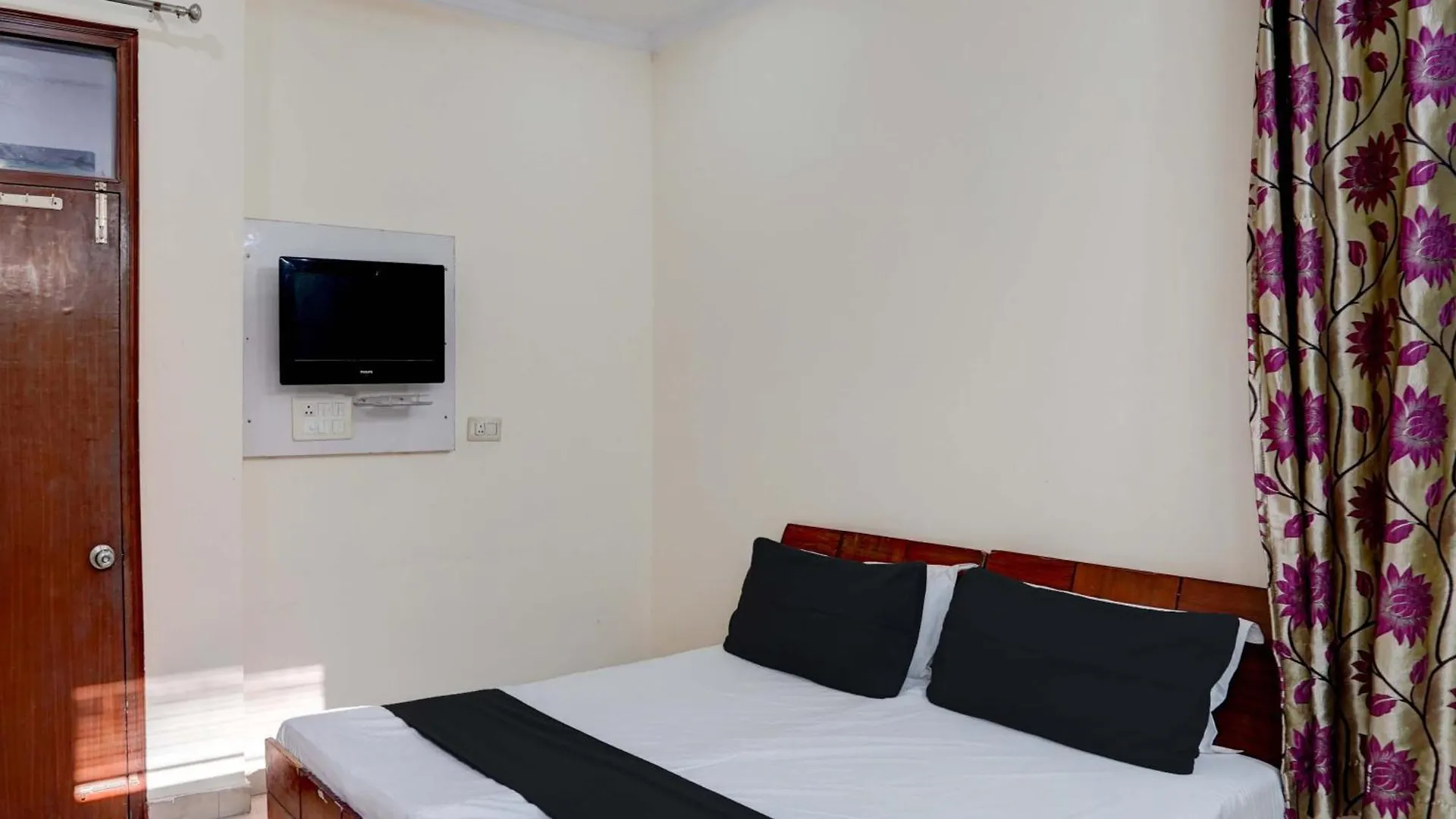 Super Hotel O Om Sai Ram Guest House 구르가온 인도