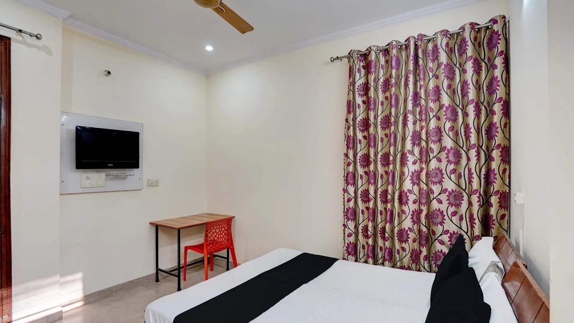 Super Hotel O Om Sai Ram Guest House 구르가온