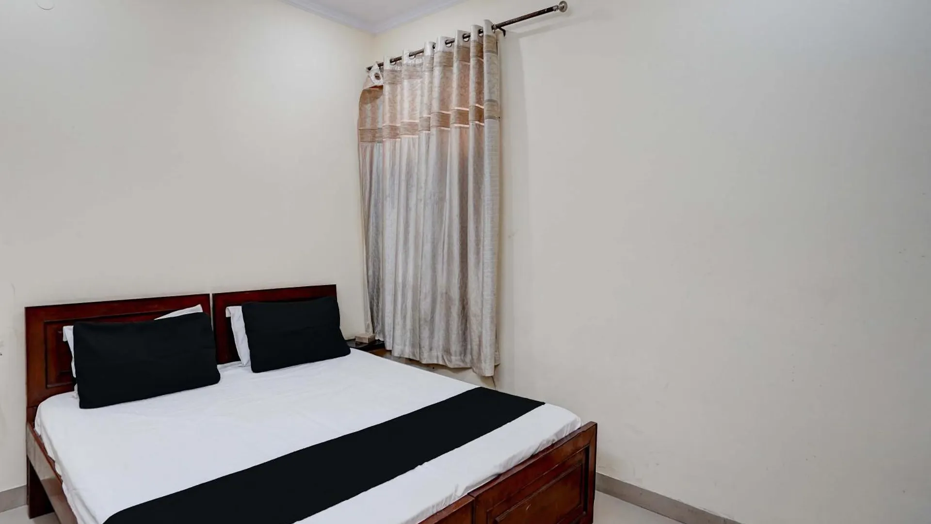 Super Hotel O Om Sai Ram Guest House 古尔冈