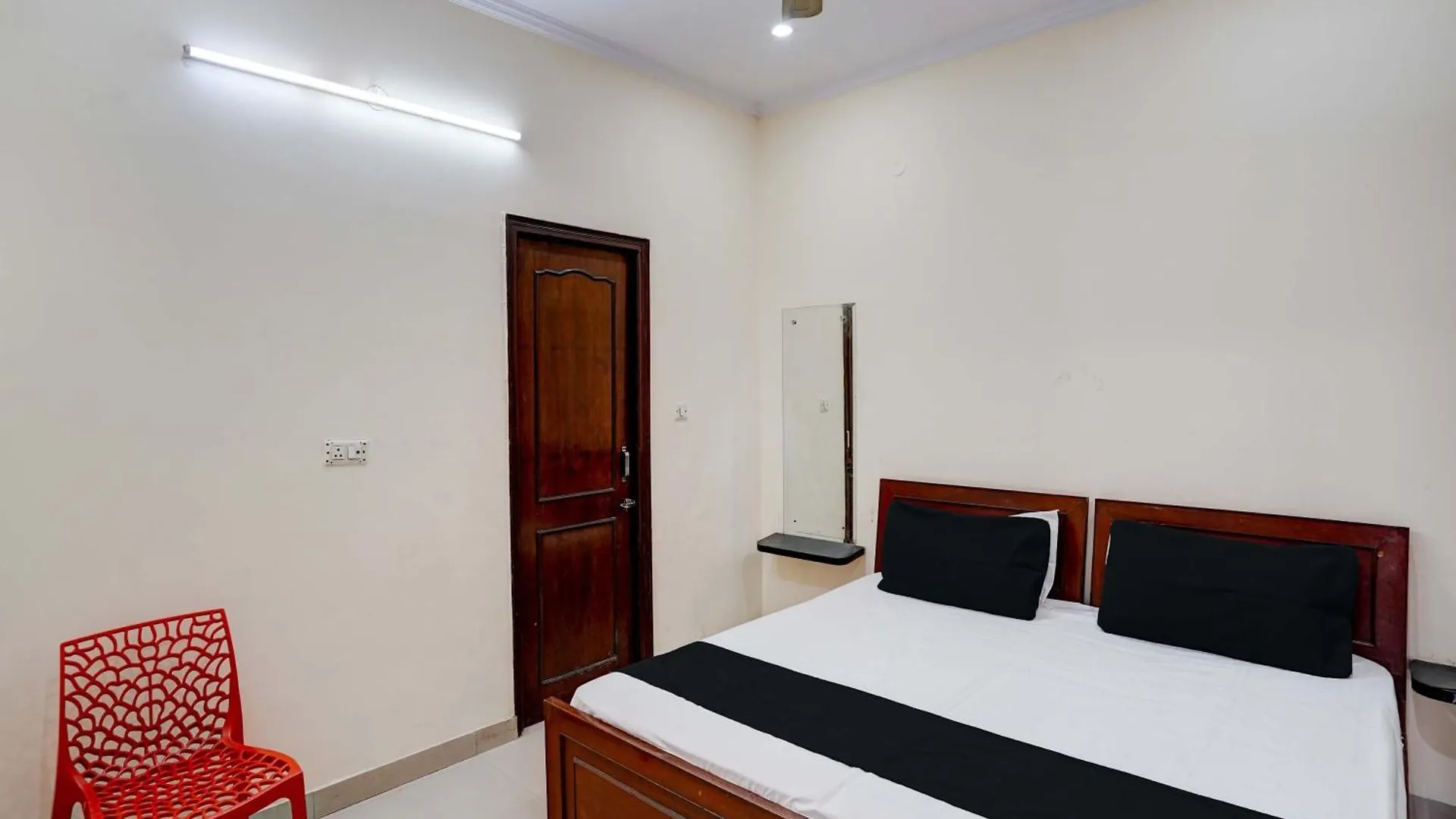 Super Hotel O Om Sai Ram Guest House 古尔冈