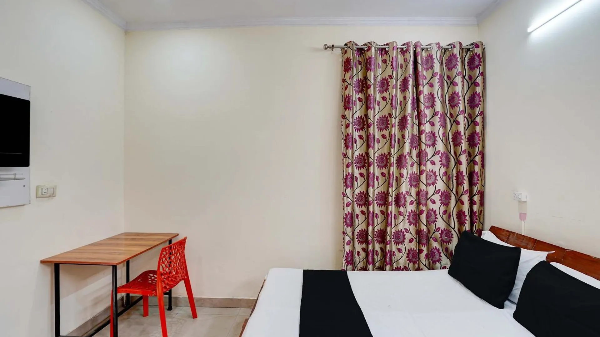 Super Hotel O Om Sai Ram Guest House 古尔冈 4*,  印度
