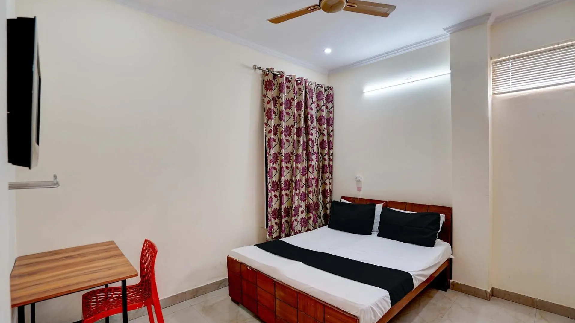 Super Hotel O Om Sai Ram Guest House 古尔冈