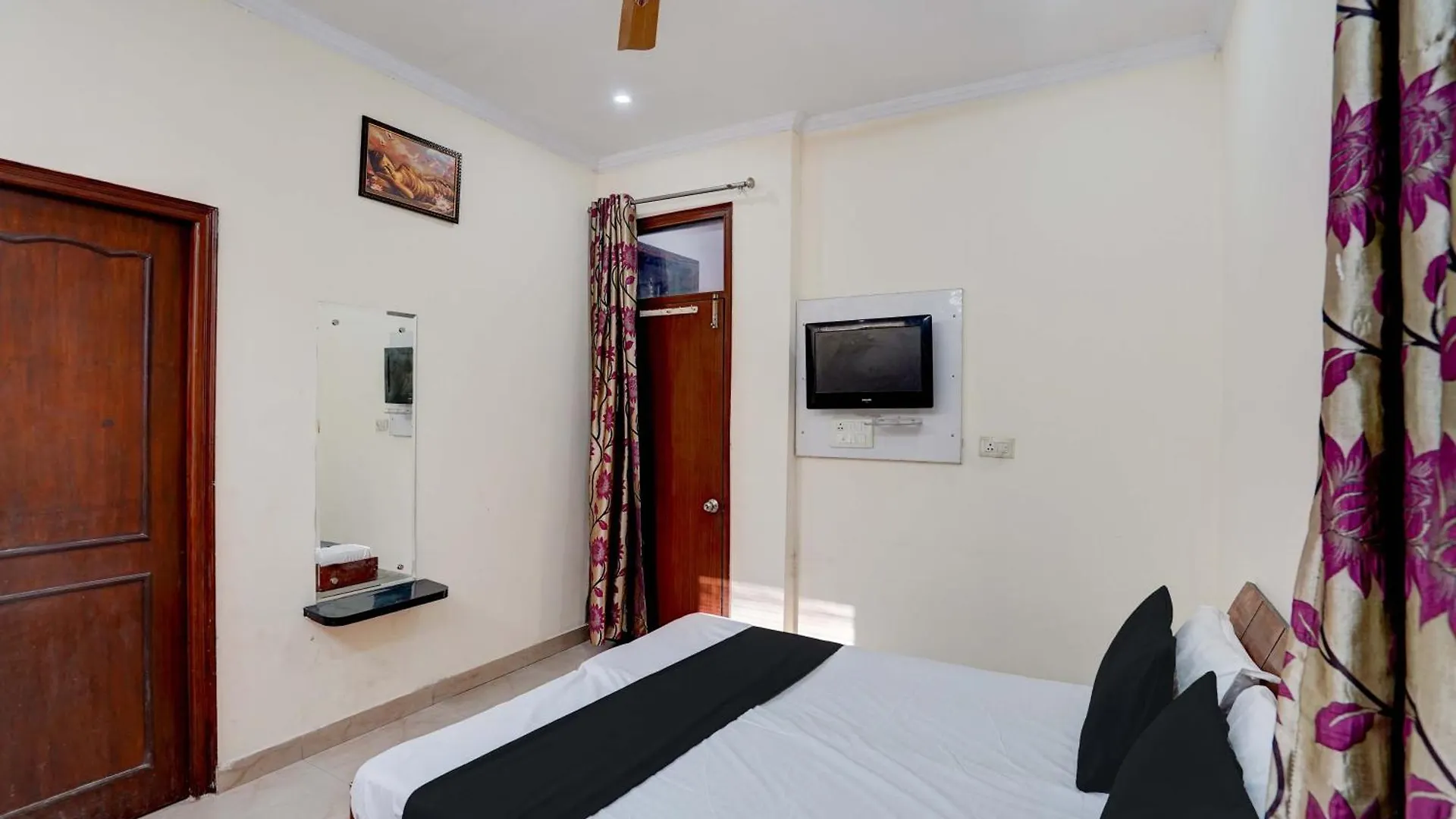 Super Hotel O Om Sai Ram Guest House 古尔冈